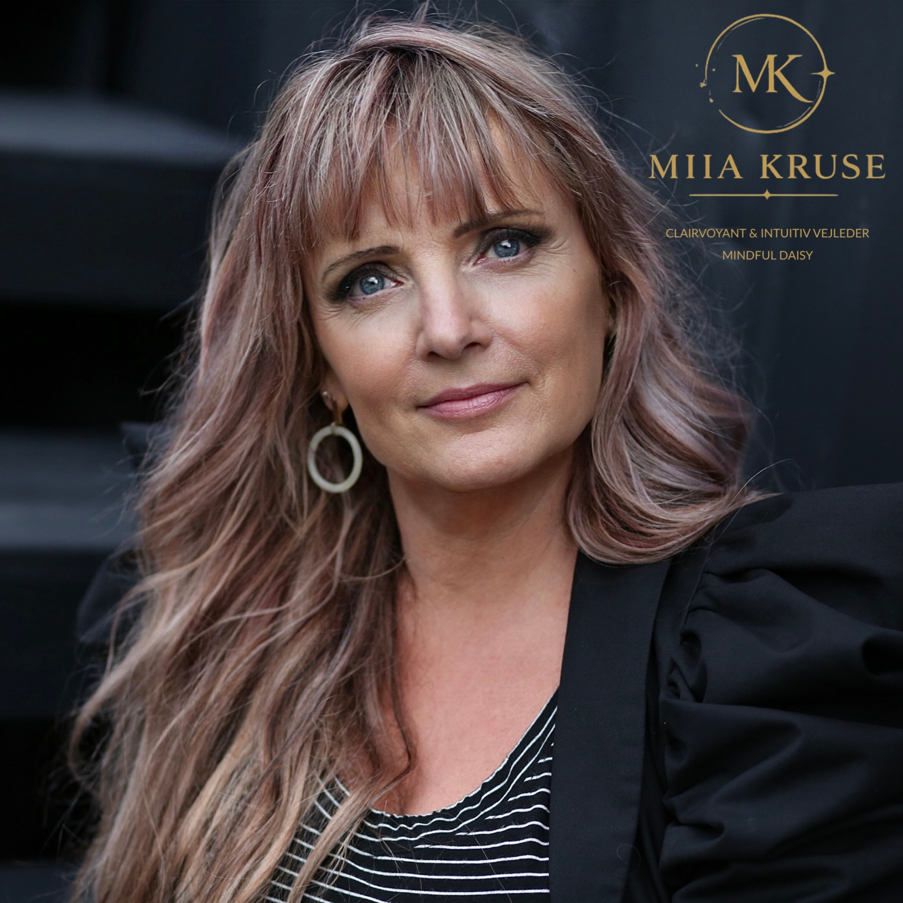 I create clarity by making visible the deeper patterns, barriers, blind spots and potentials that influence how we think, choose and move forward.